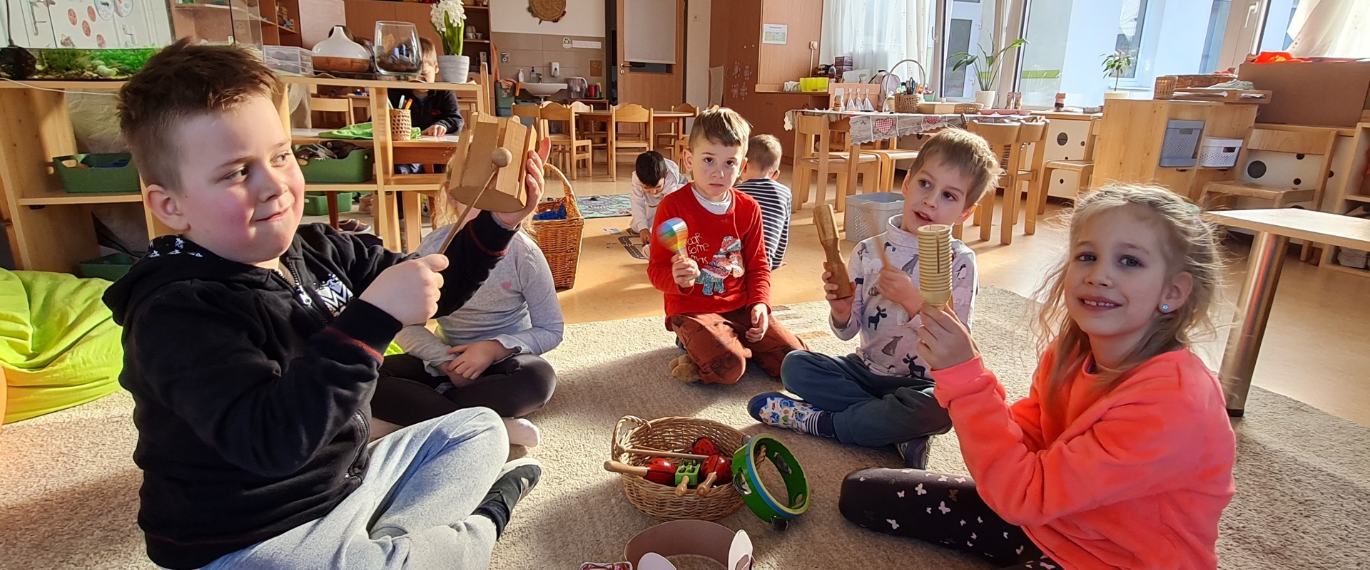 Slide: A  zene számunkra fontos érték